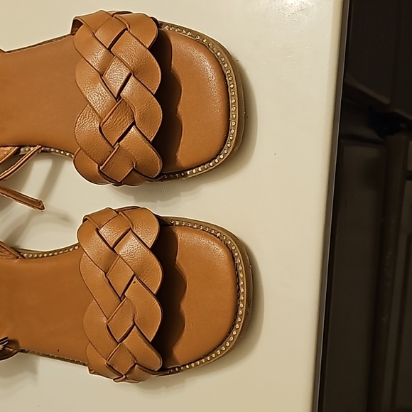 Brown sandles - Picture 2 of 5